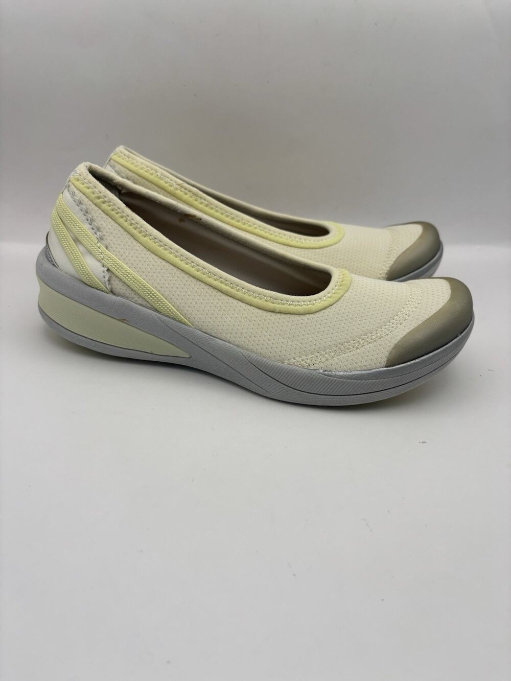 Bzees Flawless Wedge Skimmer Yellow Slip On Shoes Women Size 7.5